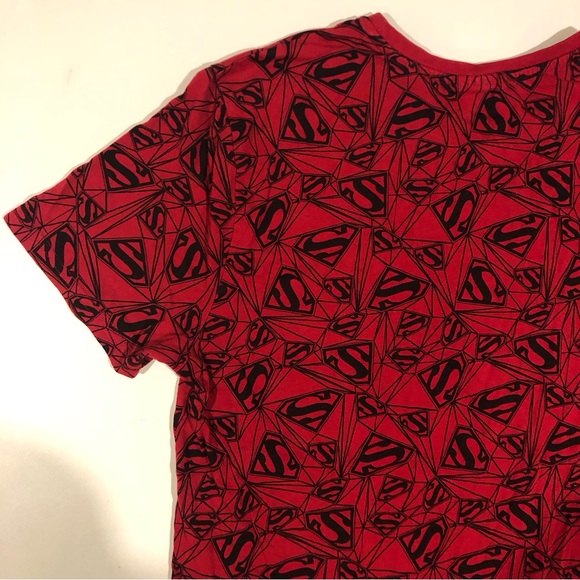 Superman Short Sleeve Tee Mens size Medium Red and Black Color - Picture 10 of 11